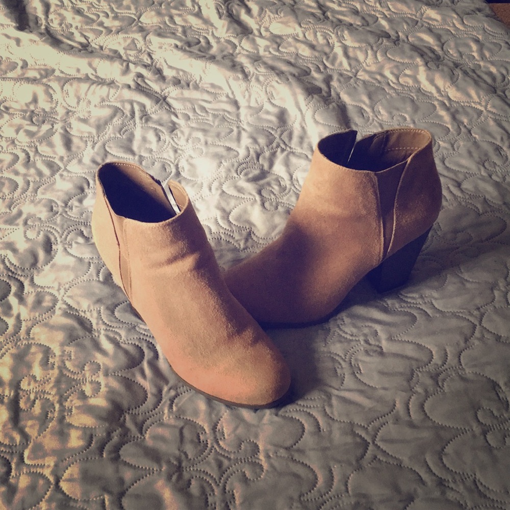 Ankle boots with thick 3.5 inch heels